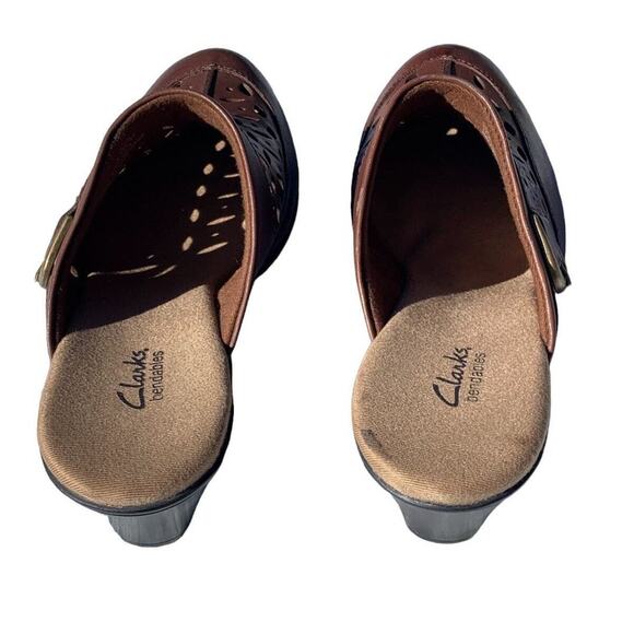 Clarks Brown Leather Mules Cut Out Detail Buckle Accent Slip On Clogs Size 8.5 M - Picture 5 of 9